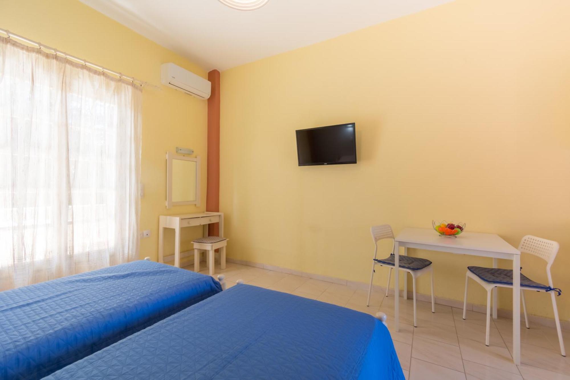 George's With Garden Apartment Kavos